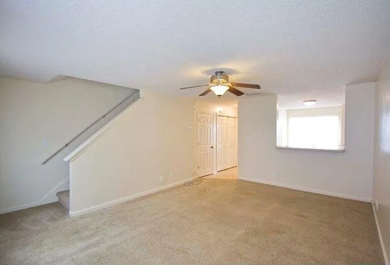 299-E4 Raleigh Dr #E4 — Photo 2