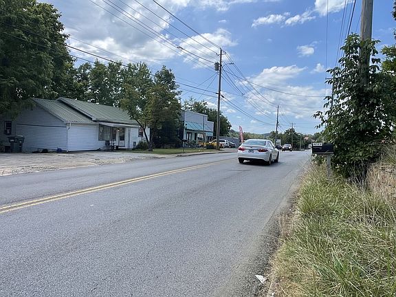 3rd image of 419 E Bernard Ave