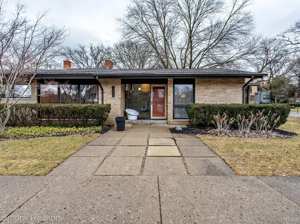 26324 Humber St, Huntington Woods, MI 48070