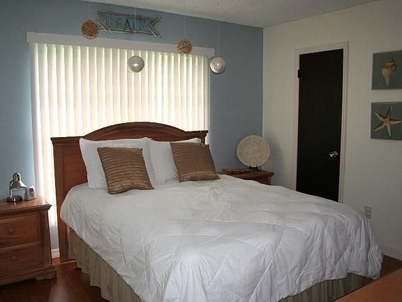 5th image of 203 Oakwood Dr