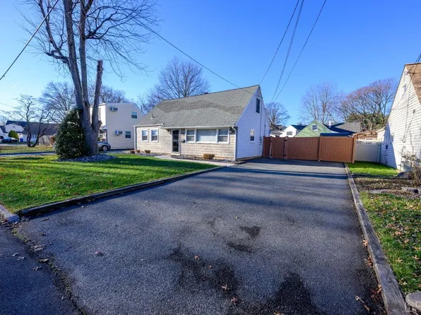 28 David Ct, Colonia, NJ 07067