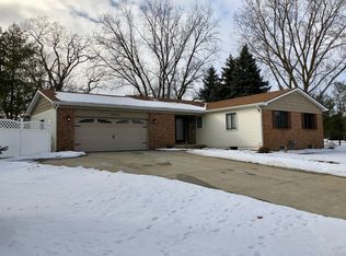 3683 Taggett Lake Dr, Highland, MI 48357