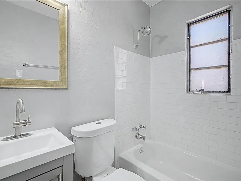 2122 N Forgeus Ave #C — Photo 16