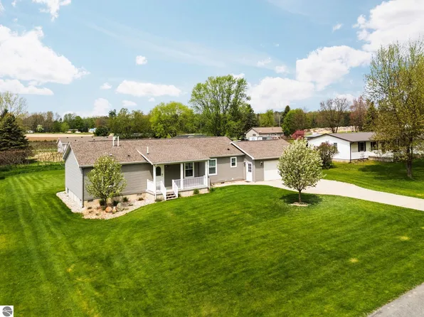 2070 S Amy Dr, Lake City, MI 49651