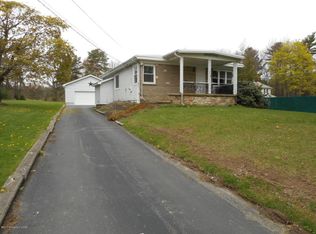 26 42nd St, Dallas, PA 18612