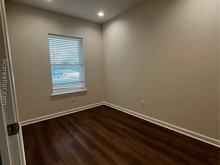 10332 N Dowling Rd — Photo 10