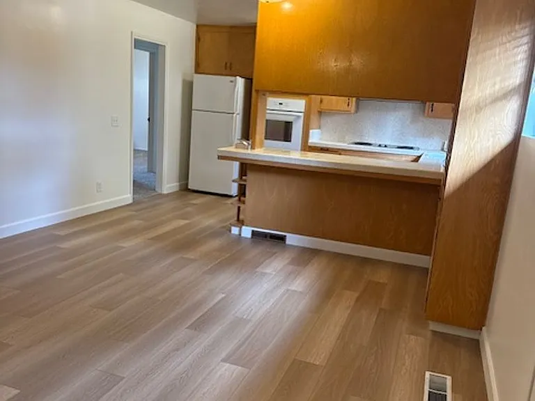 544 Van Buren St — Photo 17