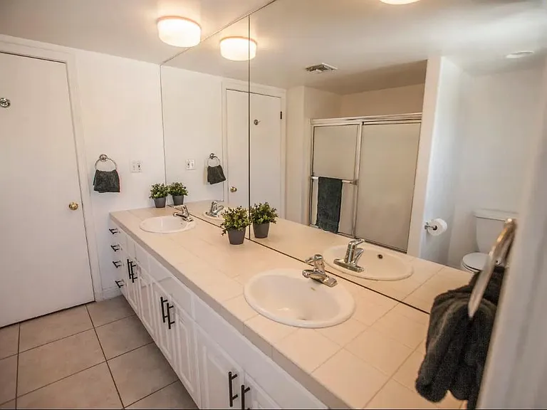 Parkway Calabasas — Photo 20