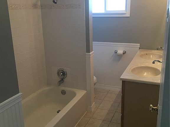4th image of 130 Daisy St NE
