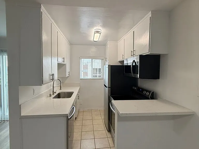 1179 Crenshaw Blvd — Photo 9
