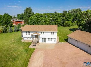 26123 Robin Dr, Sioux Falls, SD 57107