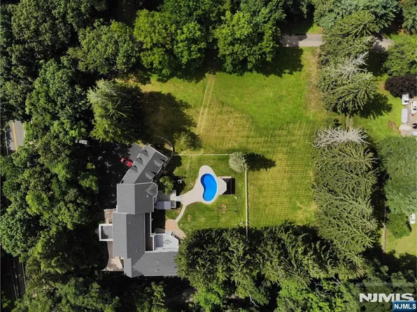 1050 Ramapo Valley Road, Mahwah, NJ 07430