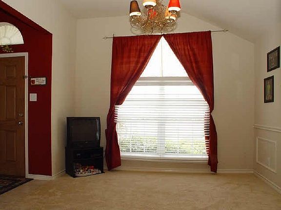 2nd image of 3058 Cobblestone Dr