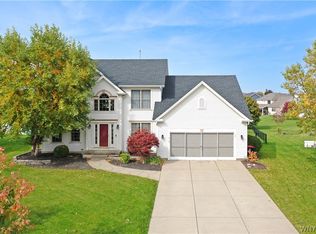 38 Apple Blossom Blvd, Lancaster, NY 14086