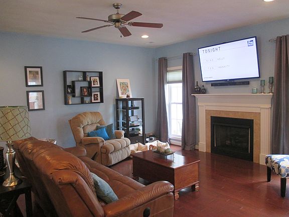 4th image of 2312 Foxfield Ln