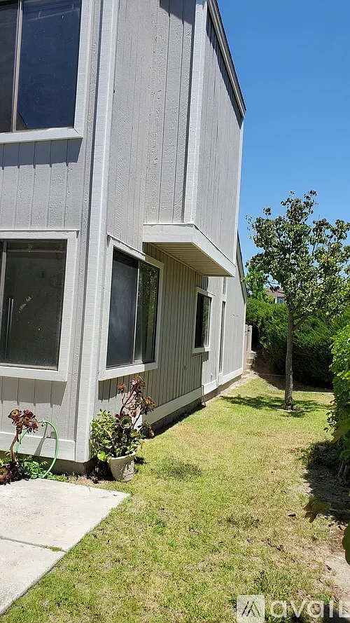 3 bed, 2.5 bath, 1605 sqft, $3,950 — Photo 2