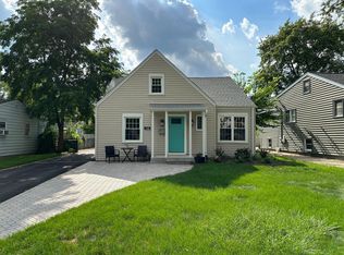 130 S Lodge Ln, Lombard, IL 60148