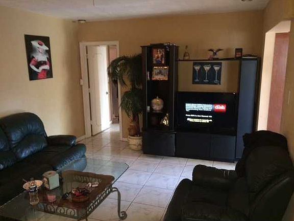3rd image of 2230 NE 61st Ct
