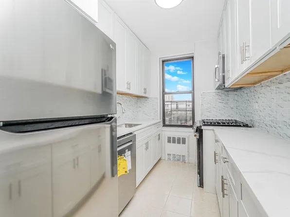 3101 Ocean Parkway image 8 of 28