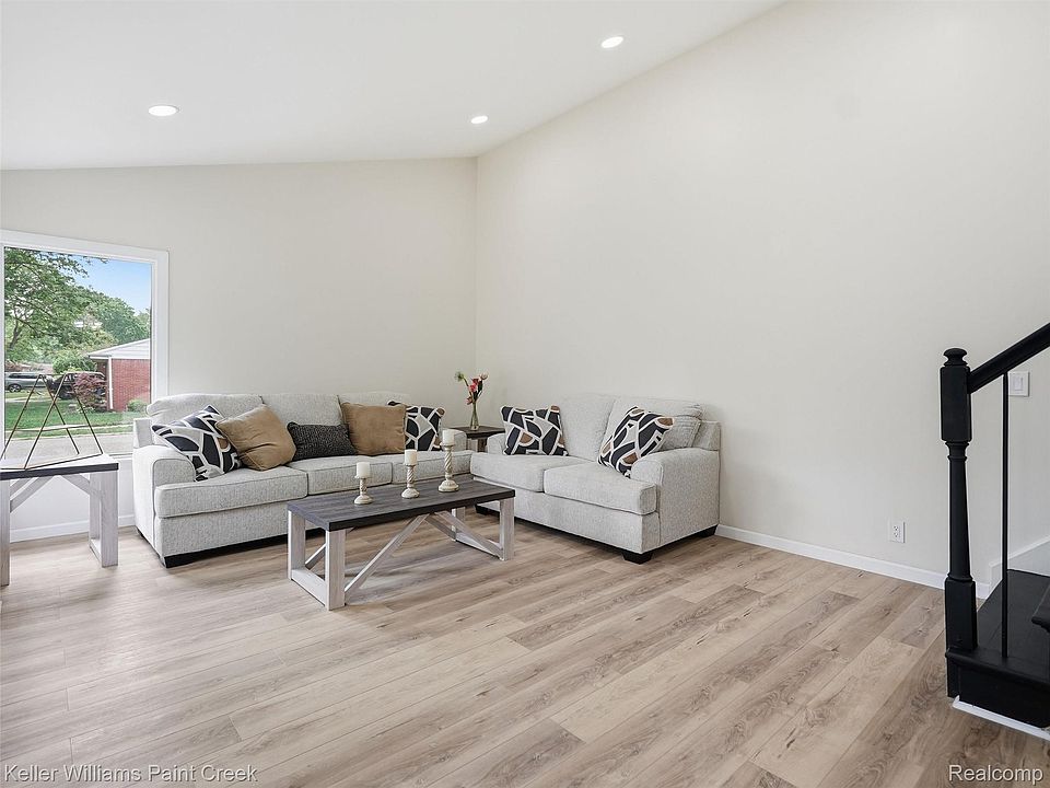 711 Jamaica Dr, photo 3