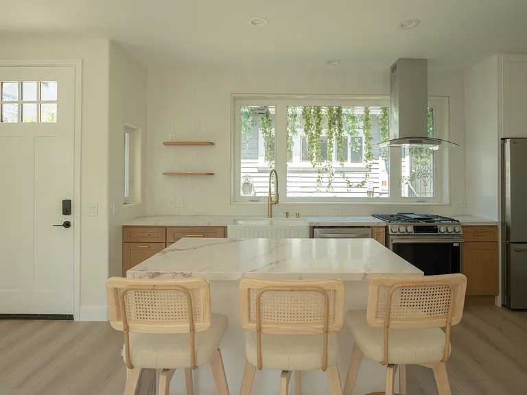 2222 S Budlong Ave #1/2 — Photo 5