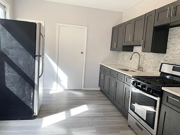 2nd image of 537 N Grove St #2