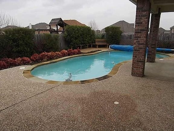 4th image of 2509 Greenbriar Dr