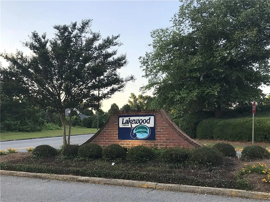 Lakewood Commons — Photo 1