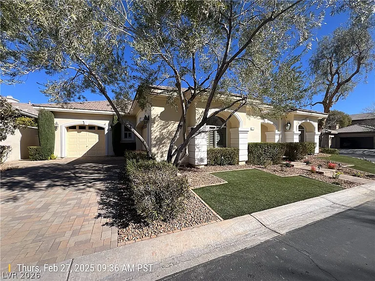 9304 Fontainbleu Dr — Photo 1