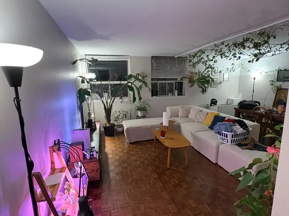 150 Beverley St #2F, Toronto, ON M5T 1Y5