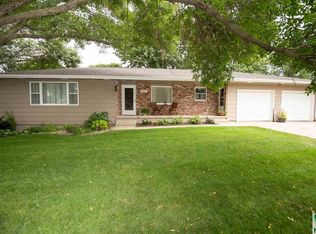 204 Cambier Dr, Alton, IA 51003