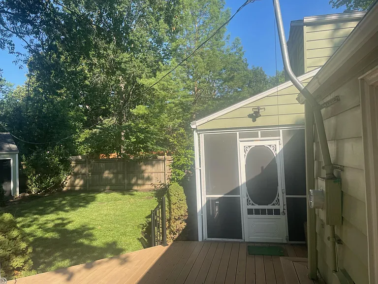 4221 Oxford Rd — Photo 10