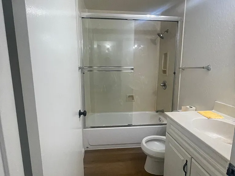 210 Flanders Ct — Photo 12