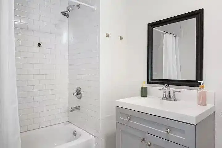 2434 Sharon Street — Photo 2