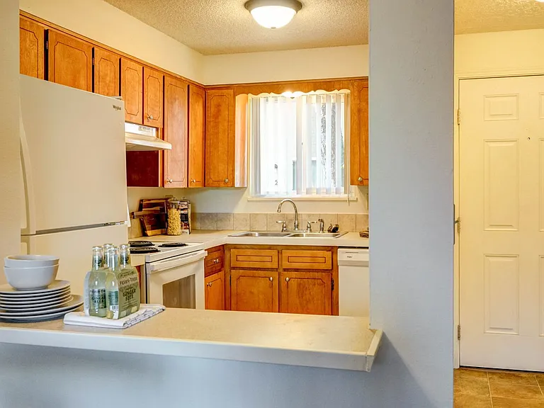 Spacious and immaculate townhomes! — Photo 31