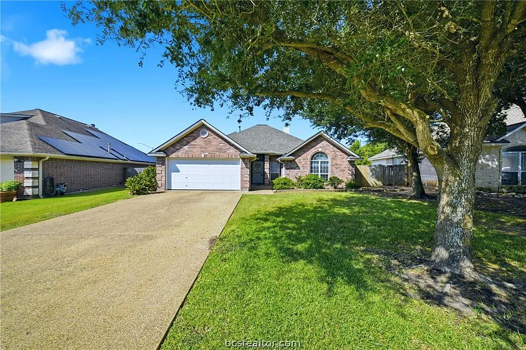 4 bed, 2.5 bath, 1830 sqft, $2,200 — Photo 2