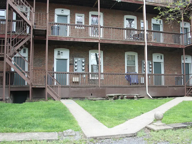 377 W 3rd St — Photo 12