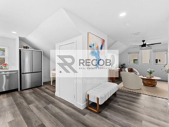 3rd image of 832 Desty St #2