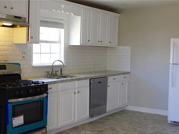 5th image of 3810 Elaine Dr