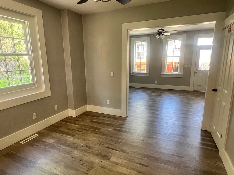 492 Haydens Ln — Photo 3