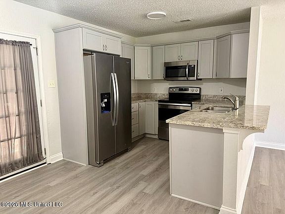 4th image of 603 Carter St
