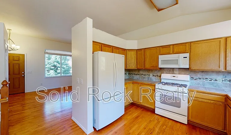 8315 Saint Helena Dr — Photo 3