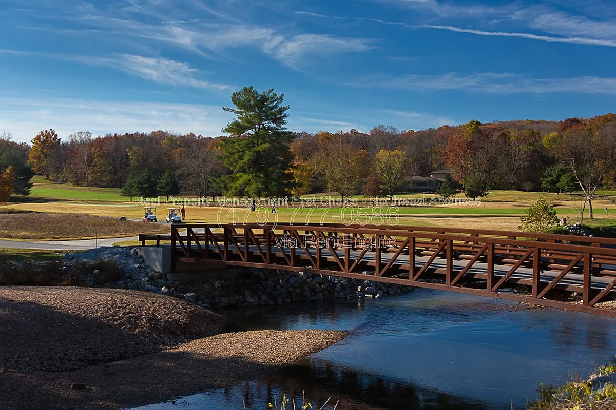 Building Photo - The Trails on the Green