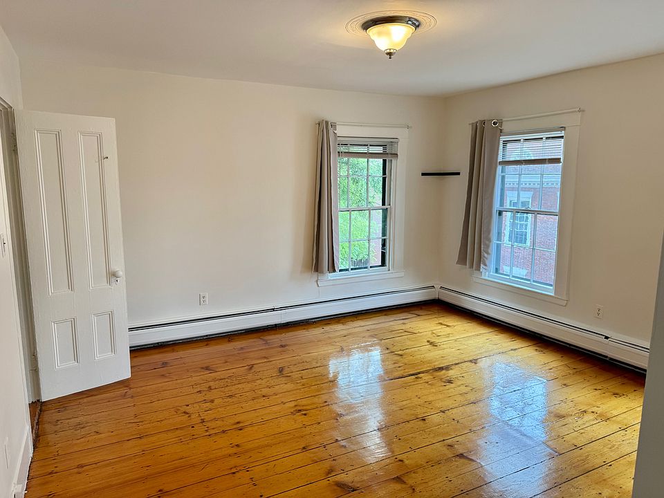 LR, view from entryway