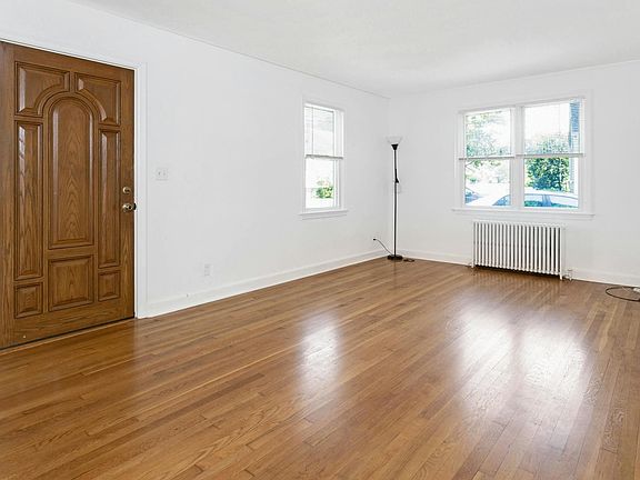 2nd image of 110 Oaklawn Ave