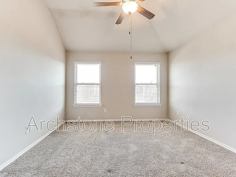19704 Taggert Dr — Photo 23