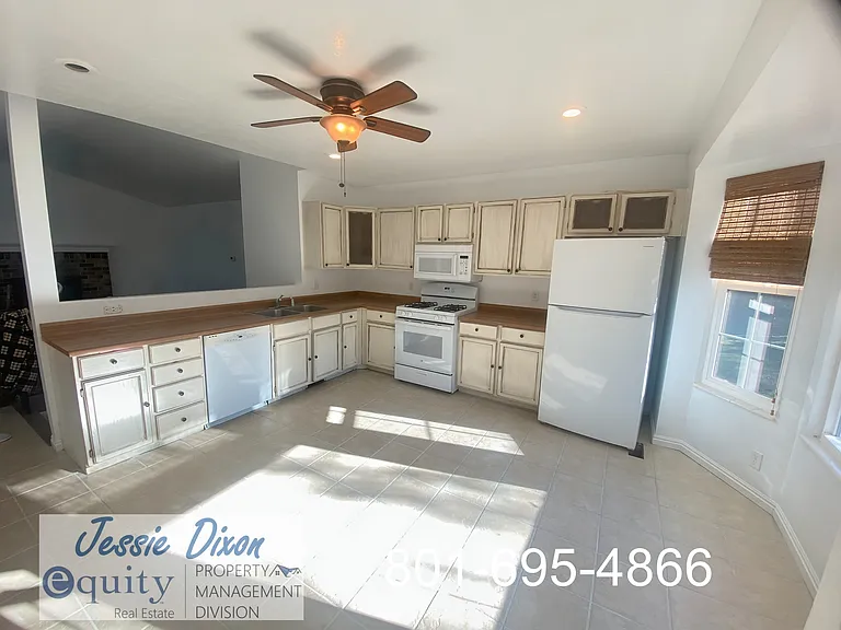 879 Rice Cir — Photo 2