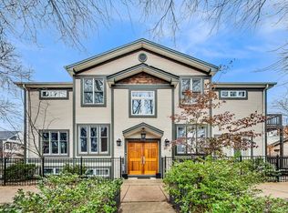 1900 W Wellington Ave, Chicago, IL 60657