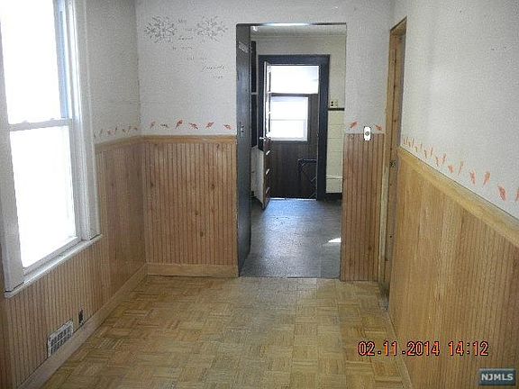 5th image of 132 Belmont Ave