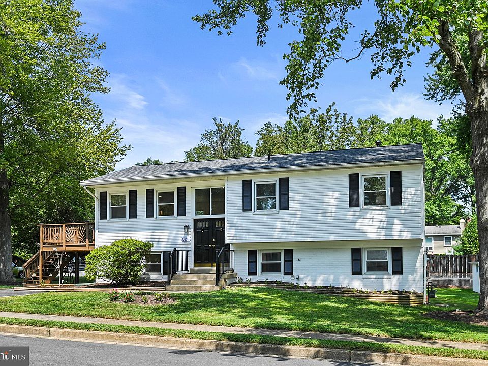1st image of 901 Lauren Ln SE